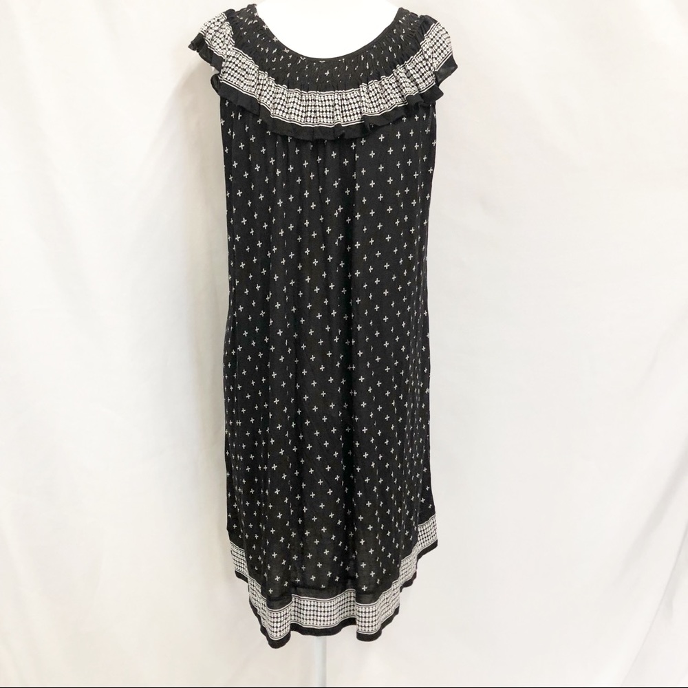 AXCESS SLEEVELESS BLACK AND WHITE DRESS